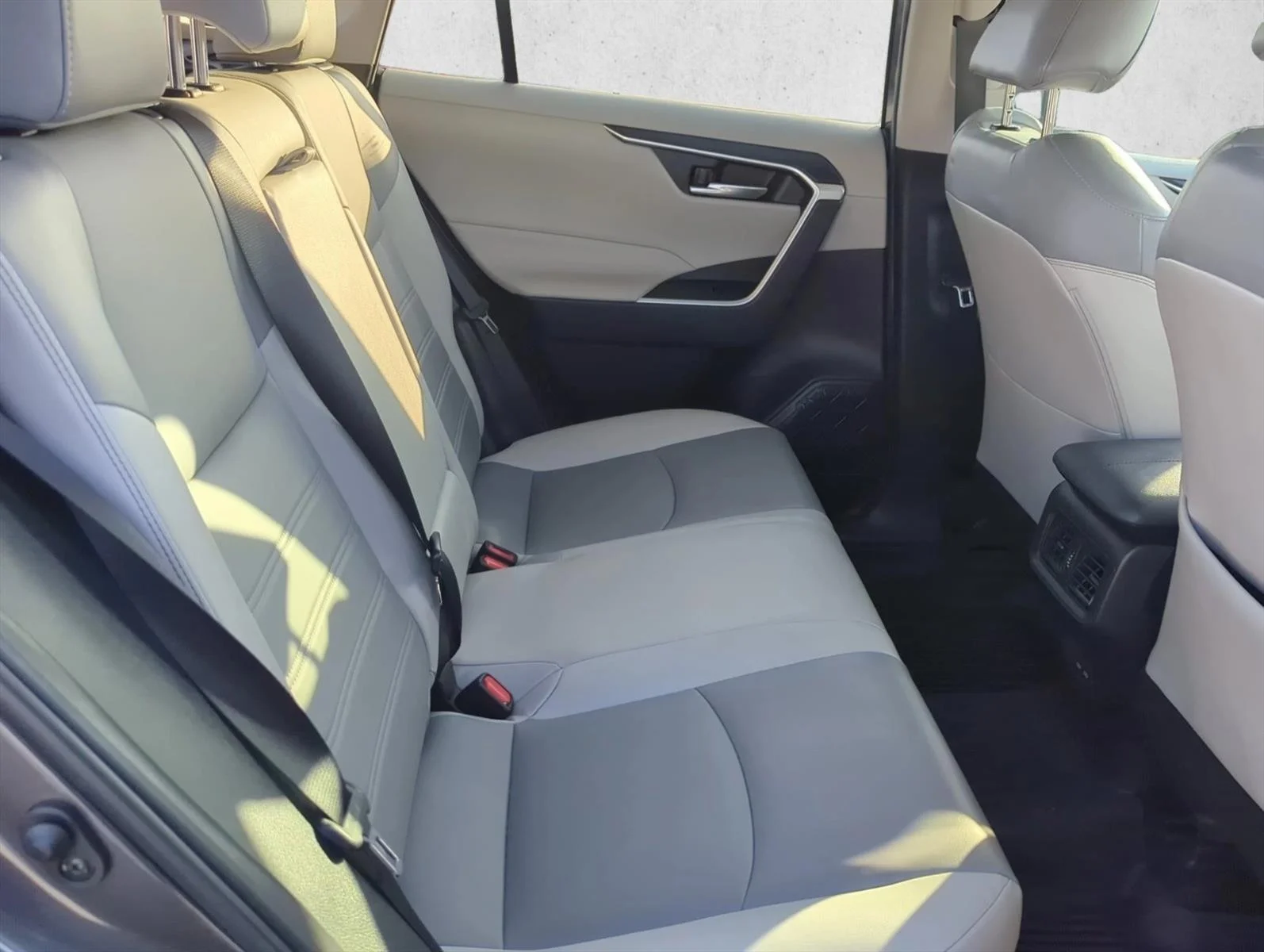 Used 2023 Magnetic Gray Metallic Toyota XLE Premium image 23