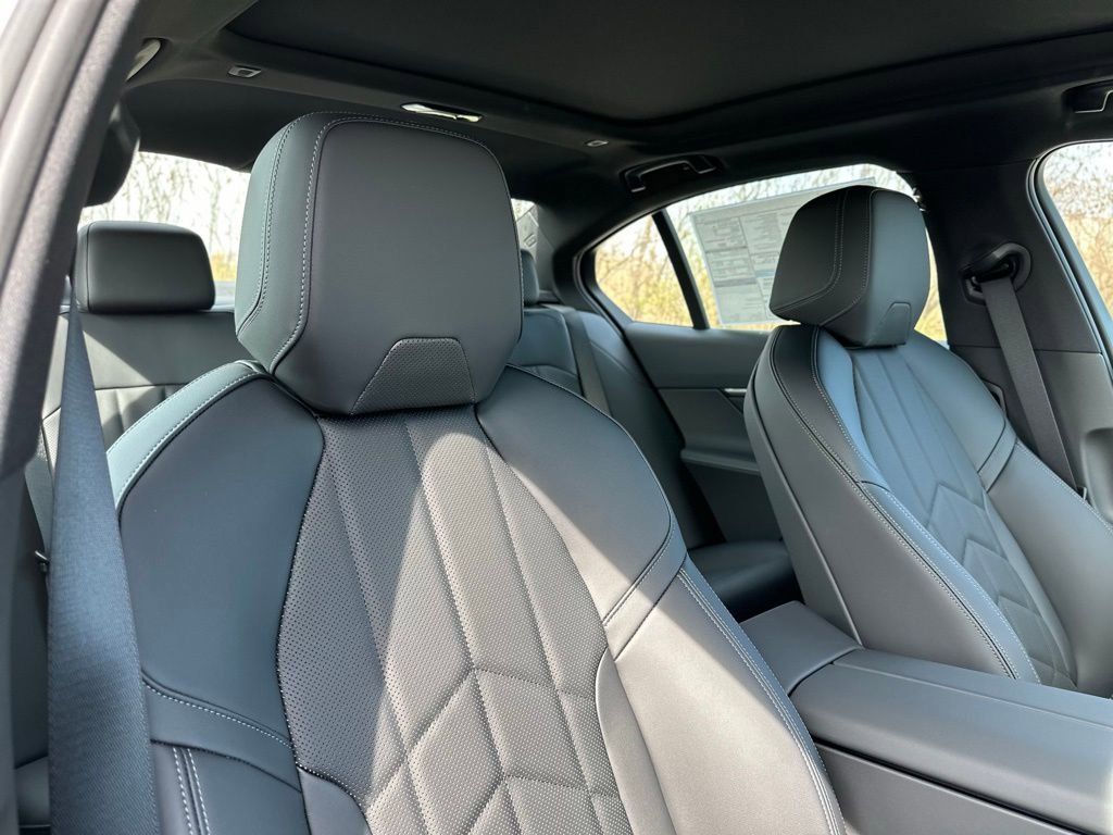 New 2026 Oxide Grey Metallic BMW 530i xDrive image 25