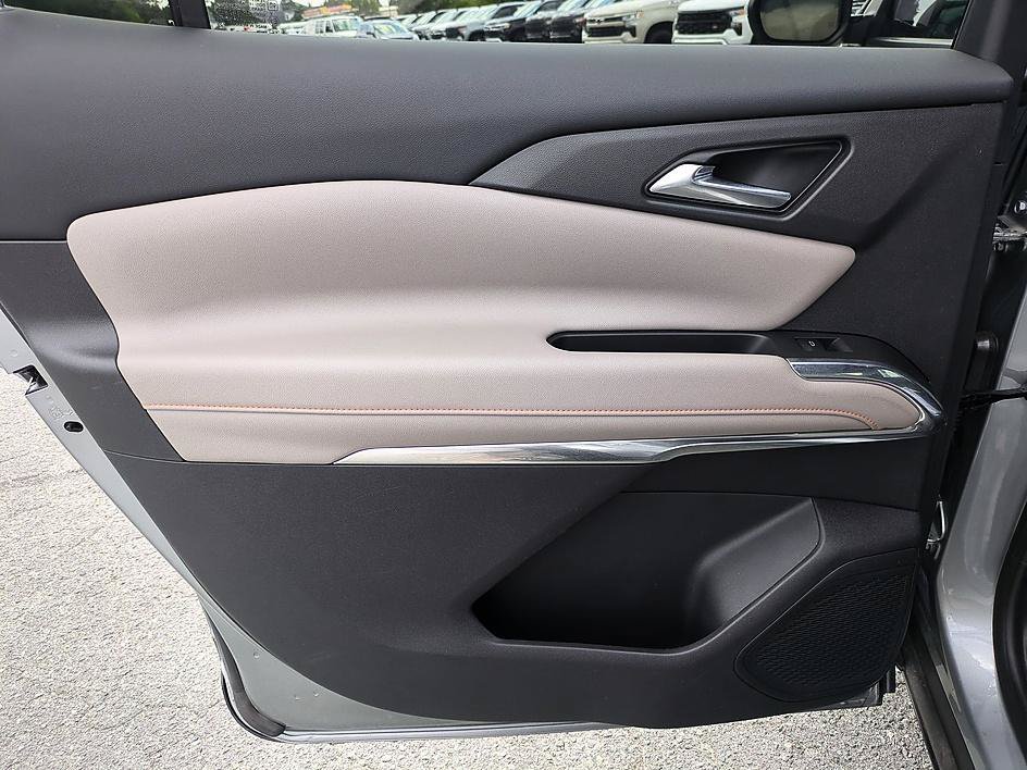 Used 2025 Sterling Gray Metallic Chevrolet FWD LT image 27