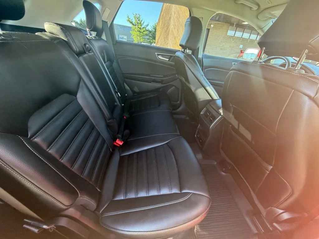 Used 2022 Red Ford SEL image 29