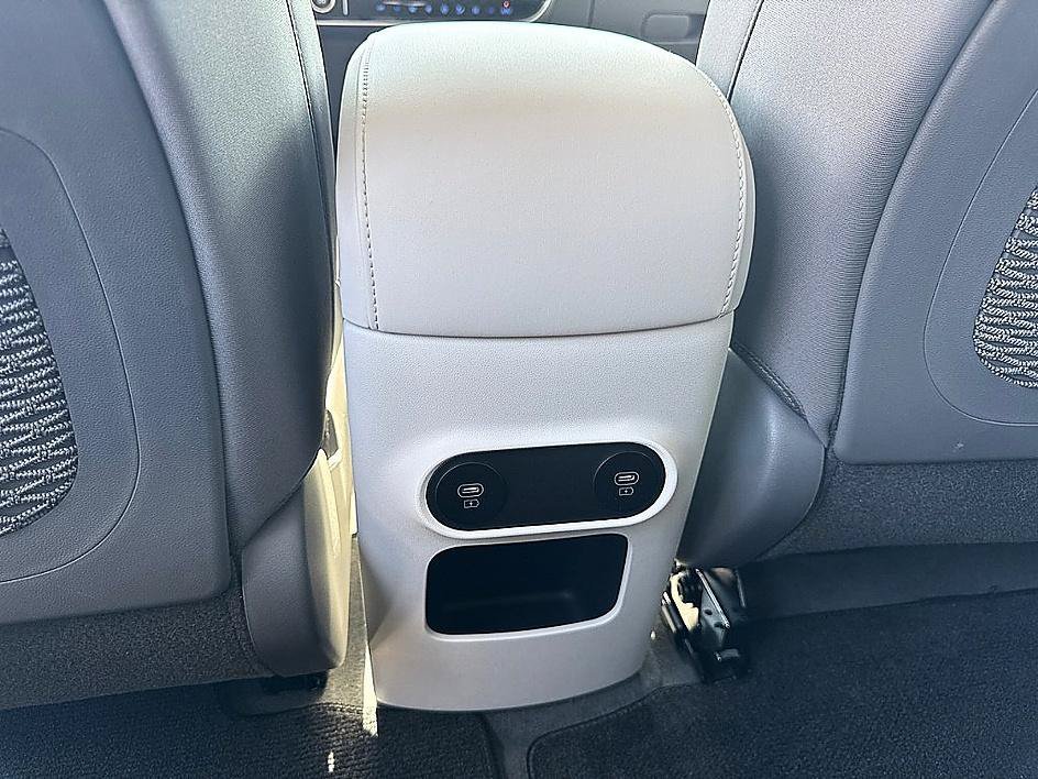 Used 2025 Atlas White Hyundai SE image 11