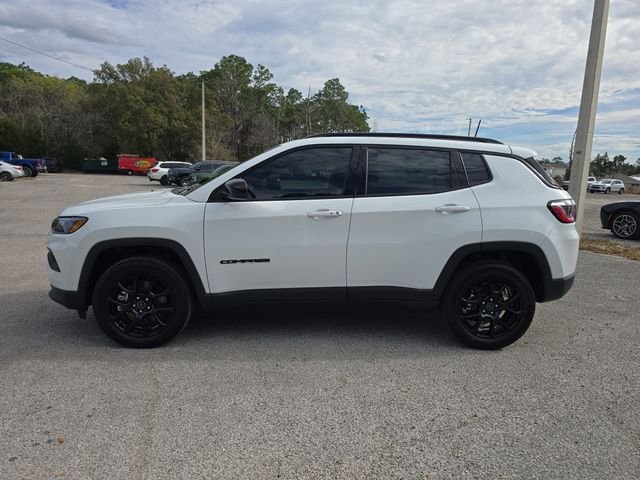 New 2026 Bright White Clear-Coat Exterior Paint Jeep Latitude image 6
