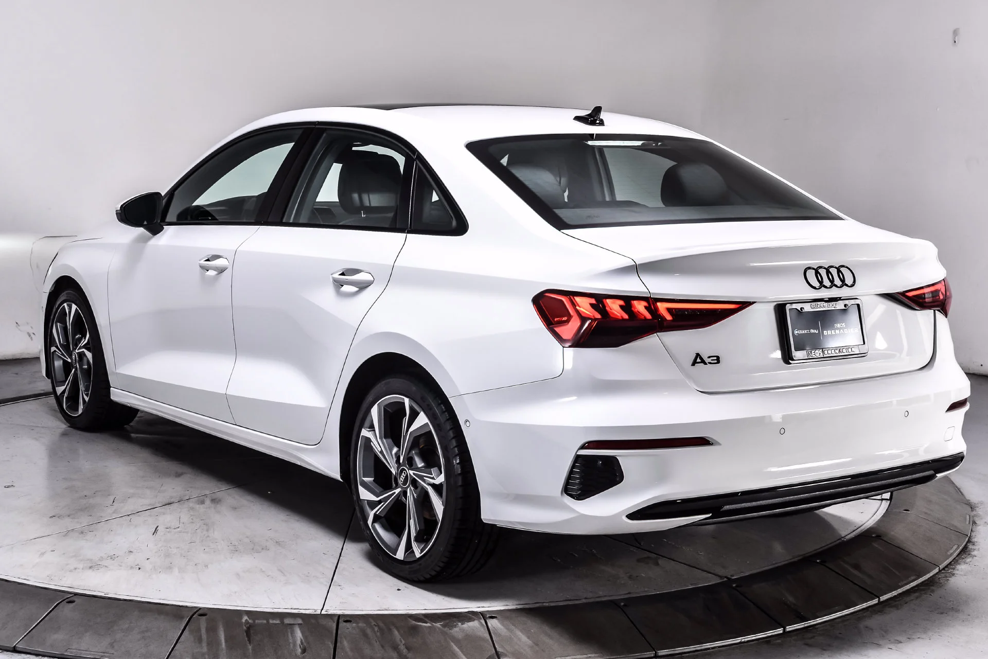 Used 2022 Ibis White Audi  image 4