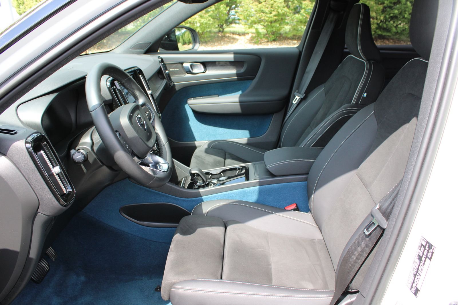 Used 2023 White Volvo Ultimate image 9