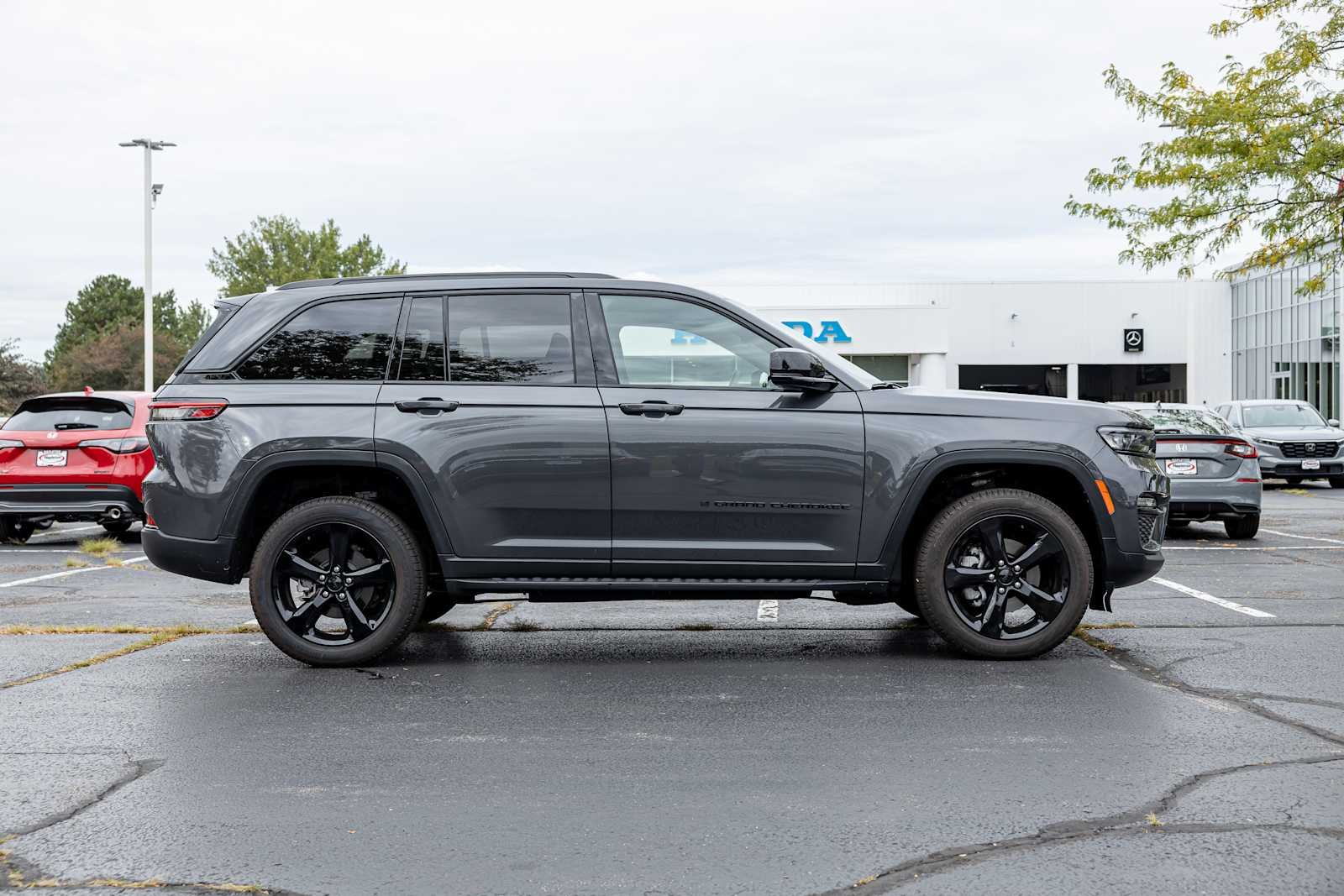 Used 2024 Baltic Gray Metallic Clearcoat Jeep Limited image 8
