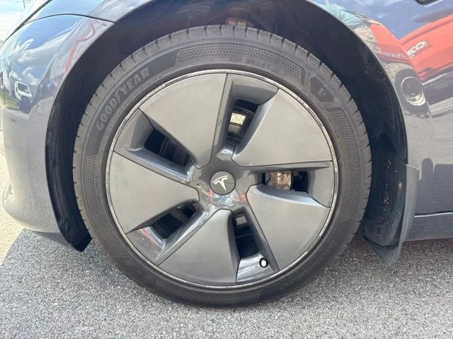 Used 2021  Tesla Long Range image 28