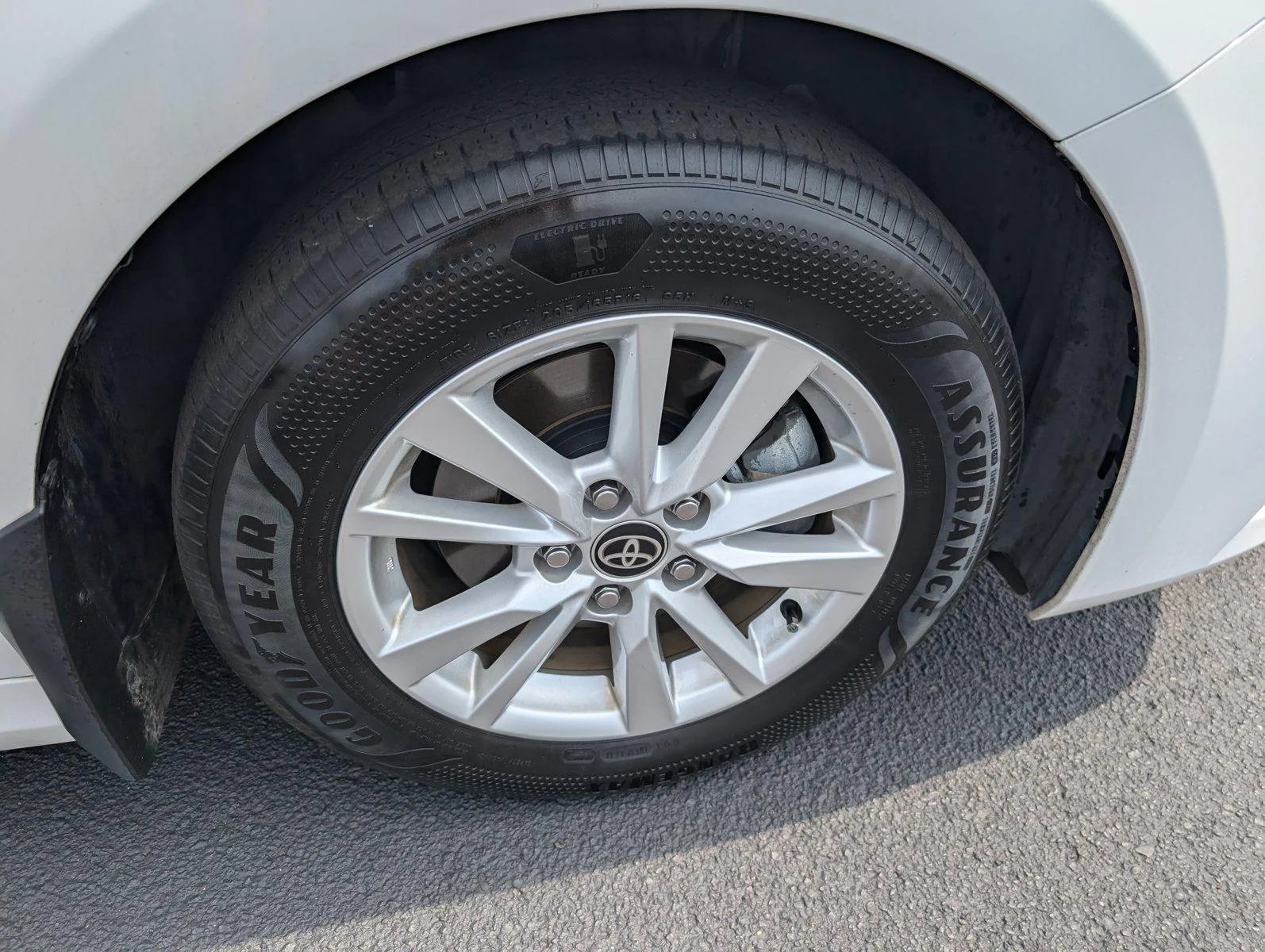 Used 2025 Ice Cap Toyota LE image 34