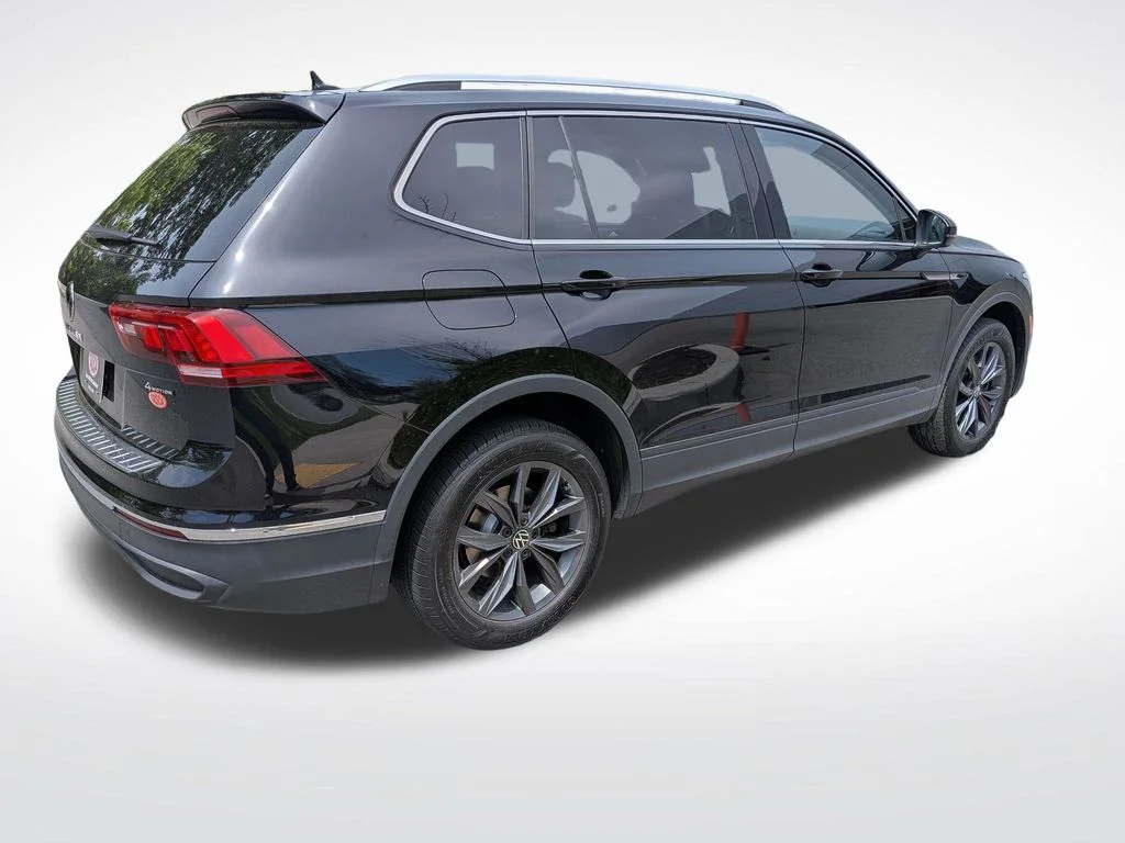 Used 2022 Black Volkswagen 2.0T SE image 3