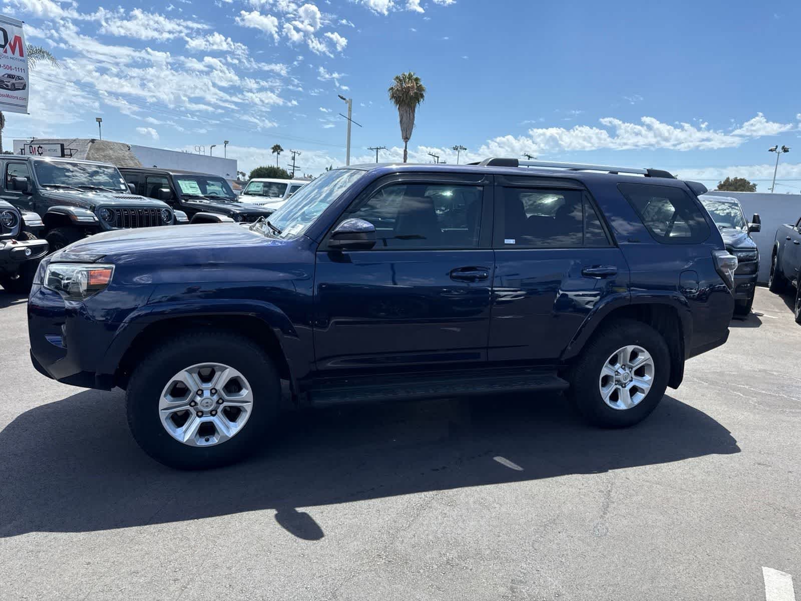 Used 2020 Nautical Blue Metallic Toyota SR5 image 24