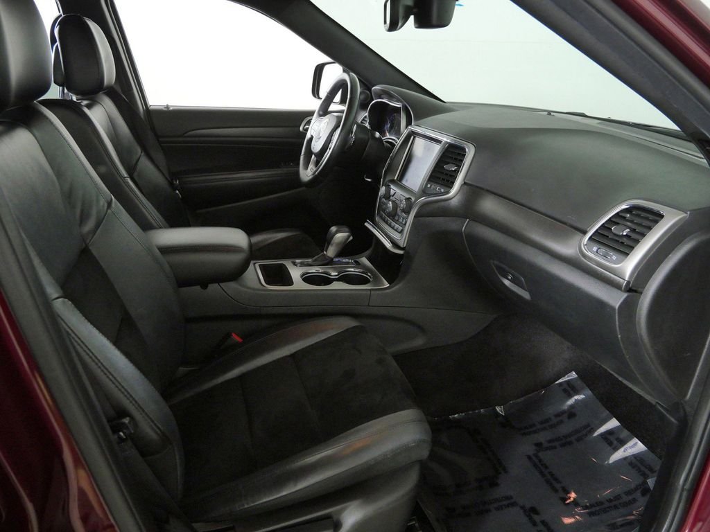 Used 2017 Red Jeep Altitude image 18