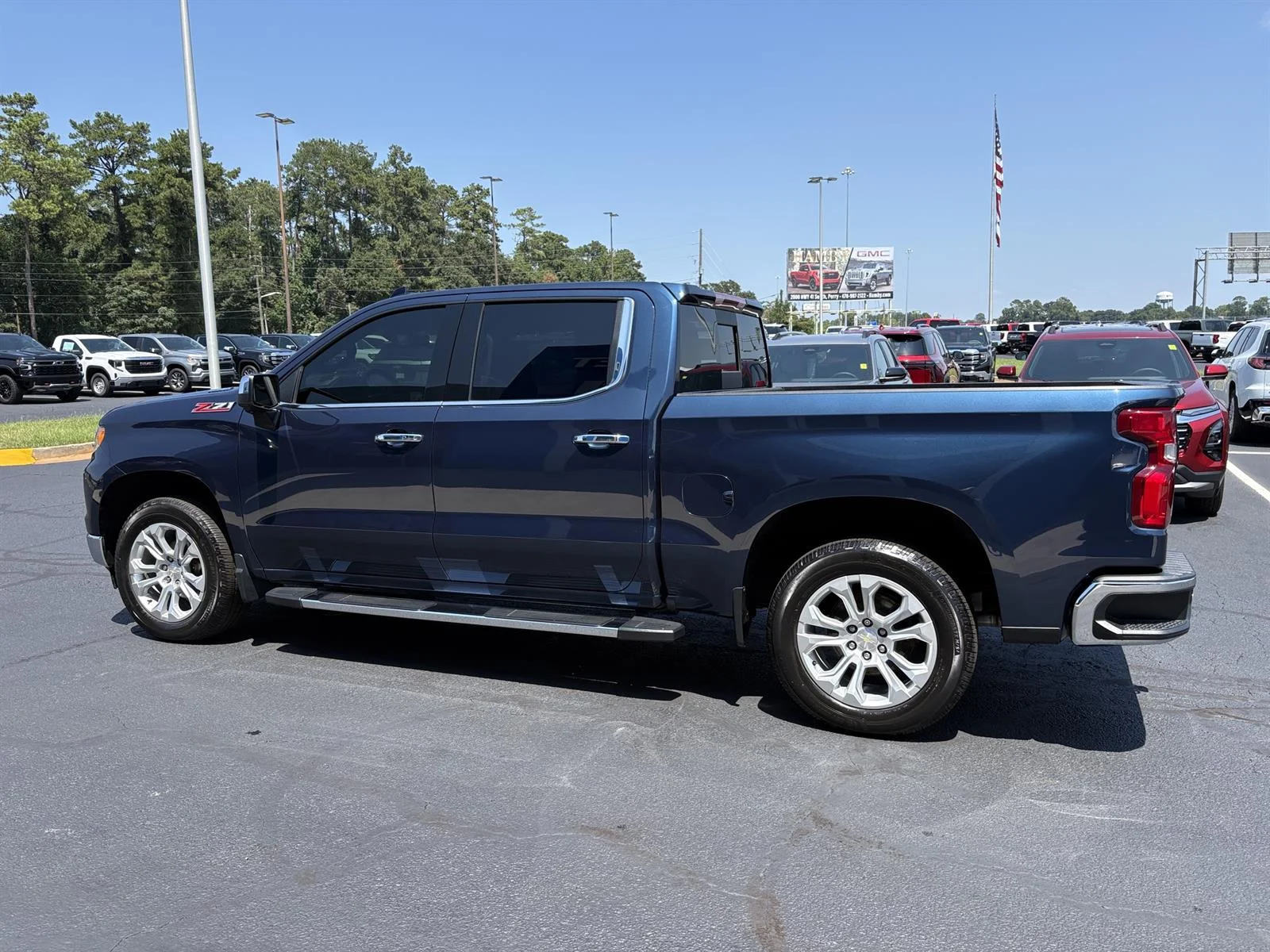 Used 2022 NORTHSKY BLUE METALLIC Chevrolet LTZ image 9
