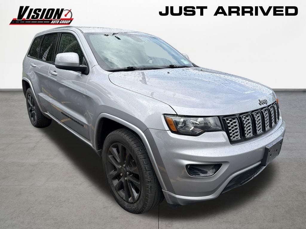 Used 2018 Silver Jeep Altitude image 3