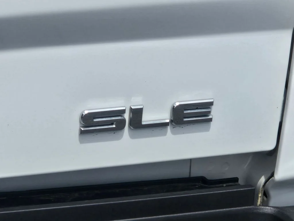 Used 2018 White GMC SLE image 5