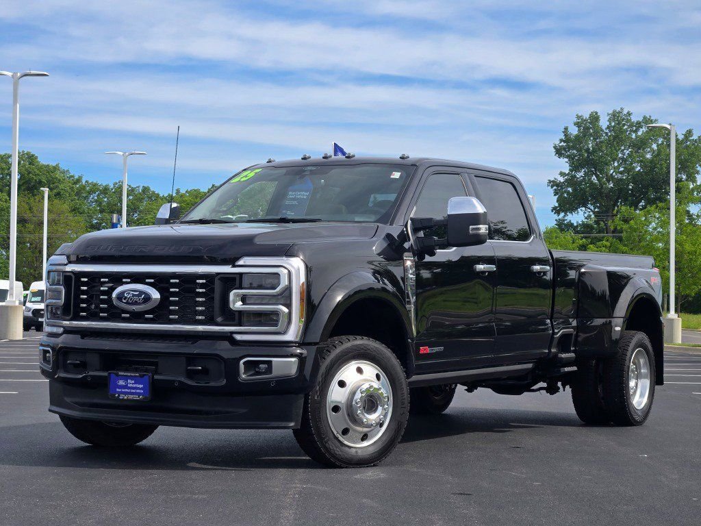 2025 Ford F-450 Platinum 4x4 Crew Cab 8' Box DRW's photo