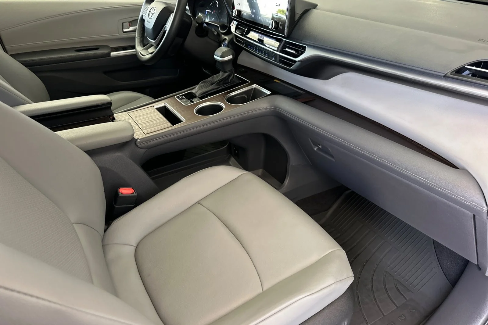 Used 2022 CELESTIAL SILVER MET Toyota XLE image 16