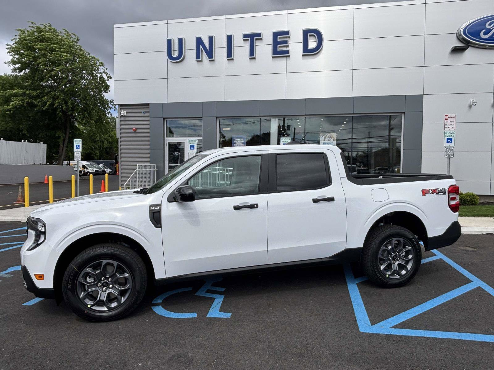 New 2026 Oxford White Ford XLT image 38