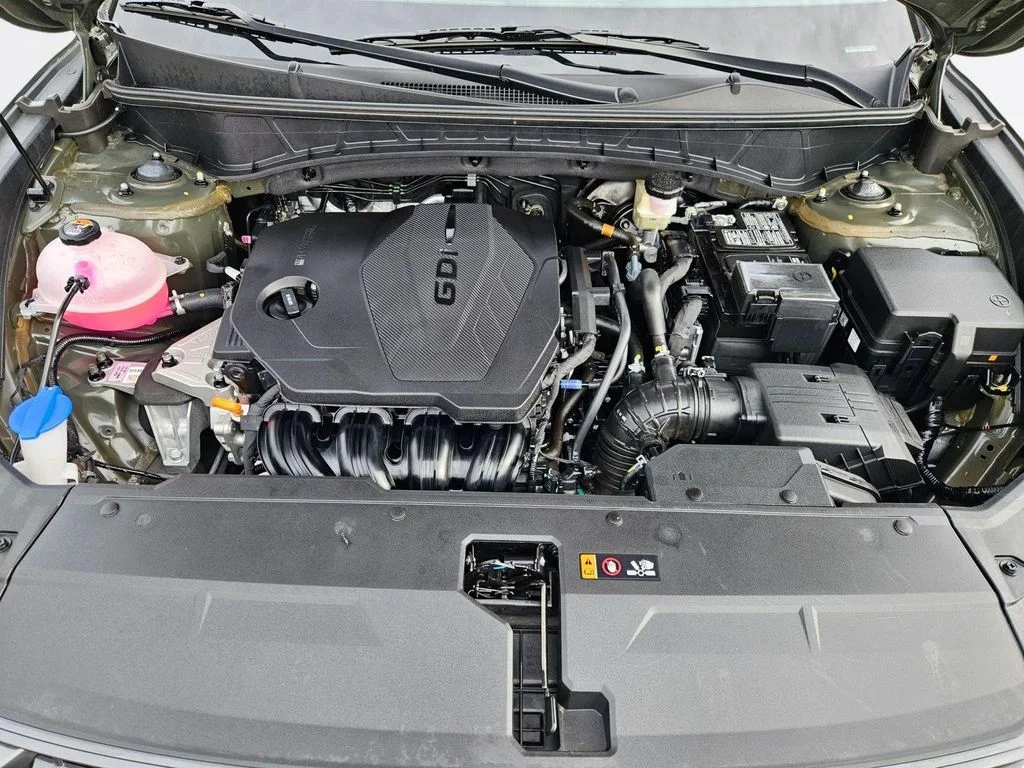 Used 2025 Rockwood Green Hyundai SE image 32
