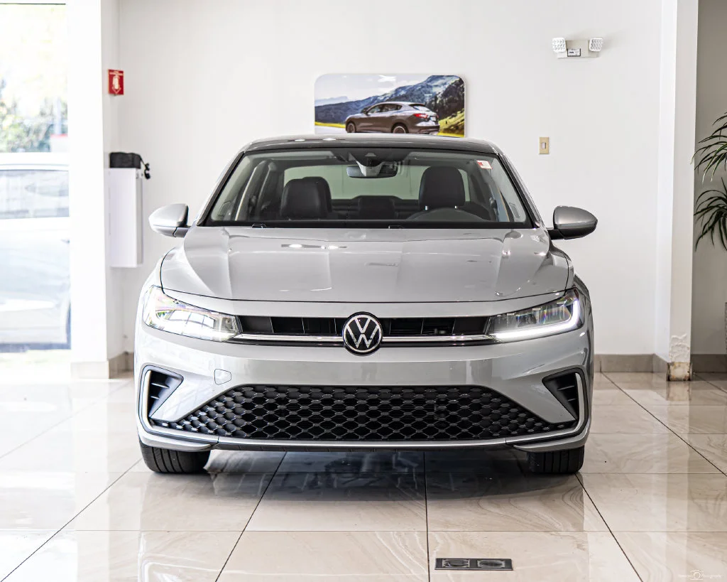 Used 2025 Gray Volkswagen 1.5T SE image 2