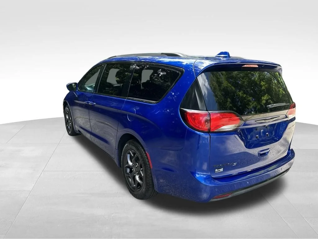 Used 2019 Blue Chrysler Touring L image 3