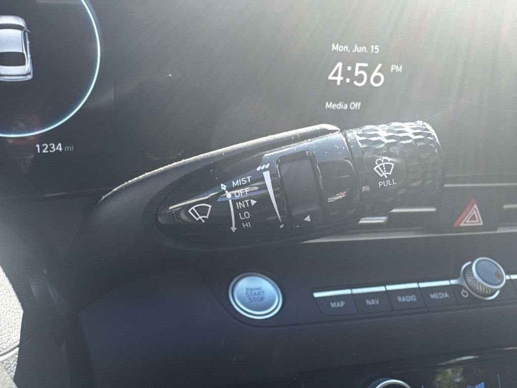 2025 Hyundai Elantra Limited - Photo 25