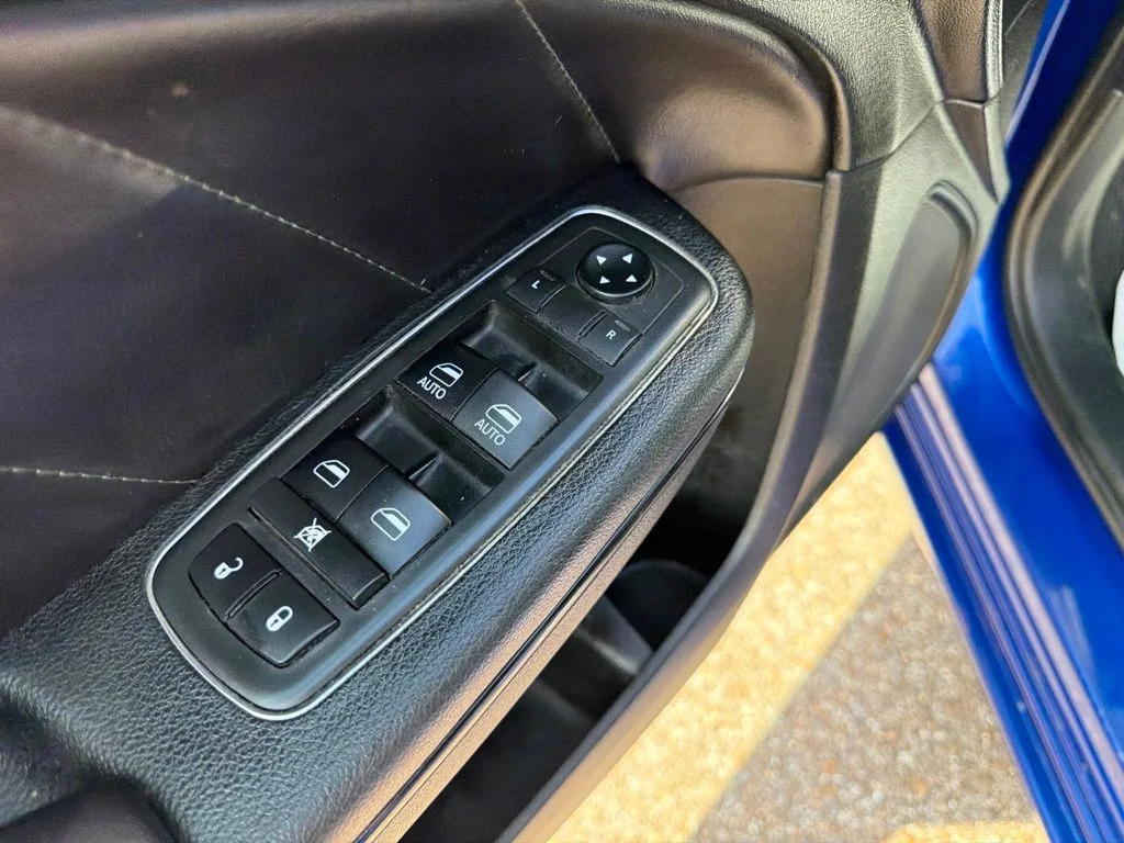 Used 2019 Indigo Blue Dodge SXT image 25