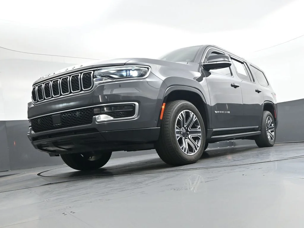 Used 2024 Gray Jeep Base image 49
