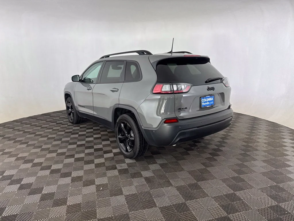 Used 2023 Gray Jeep Altitude image 7