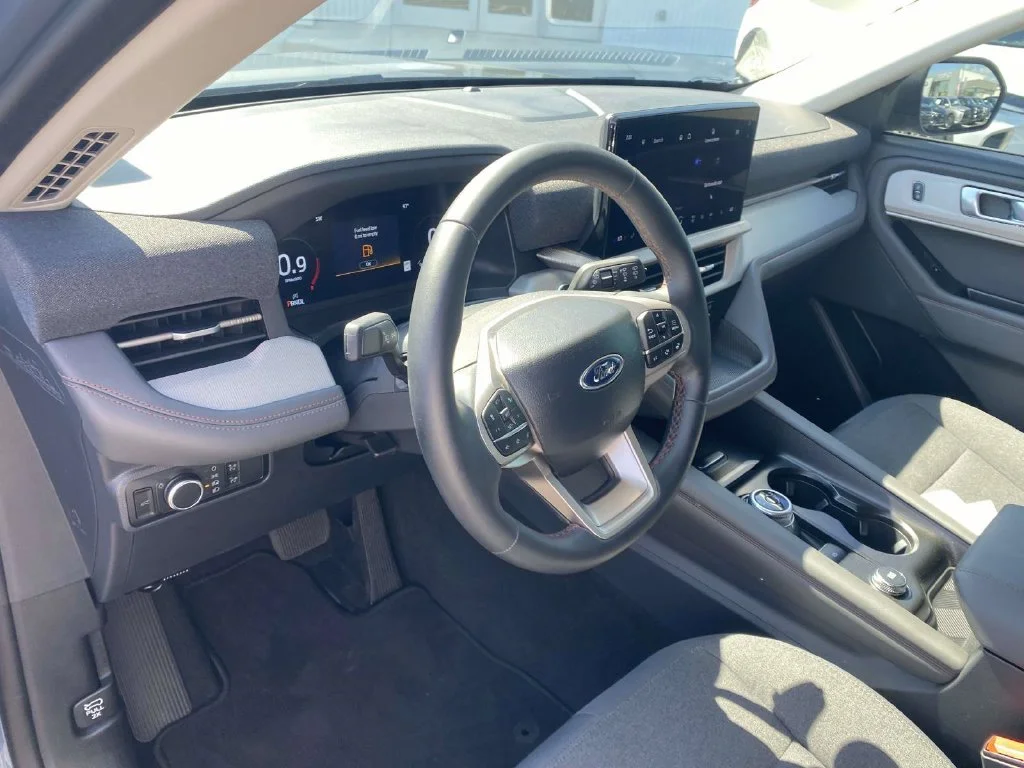 Used 2025 Blue Ford Active image 17