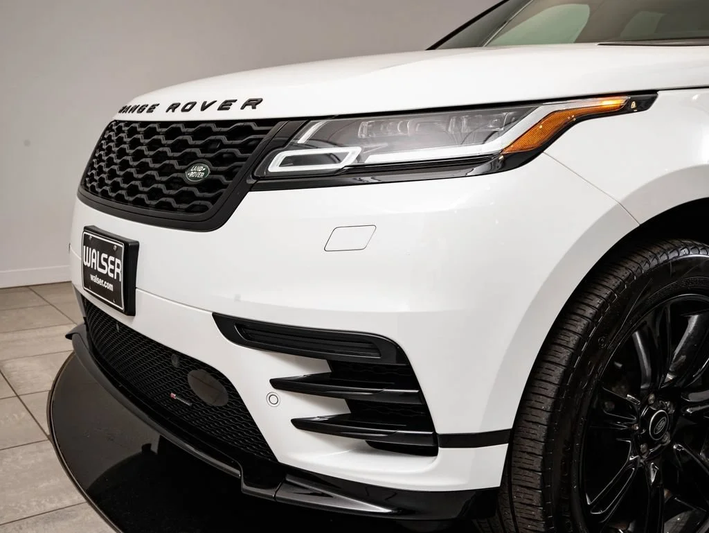 Used 2023 Fuji White Land Rover R-Dynamic S MHEV image 3