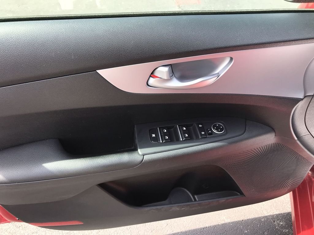 Used 2022 Red Kia LXS image 13