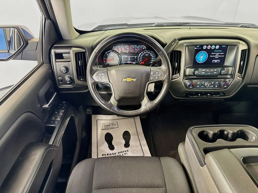 Used 2018 Deep Ocean Blue Metallic Chevrolet LT image 3