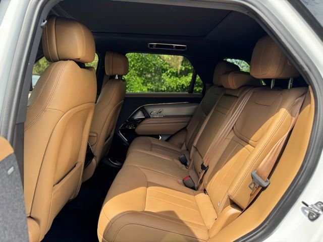 Certified Used 2025 Fuji White Land Rover SE image 13
