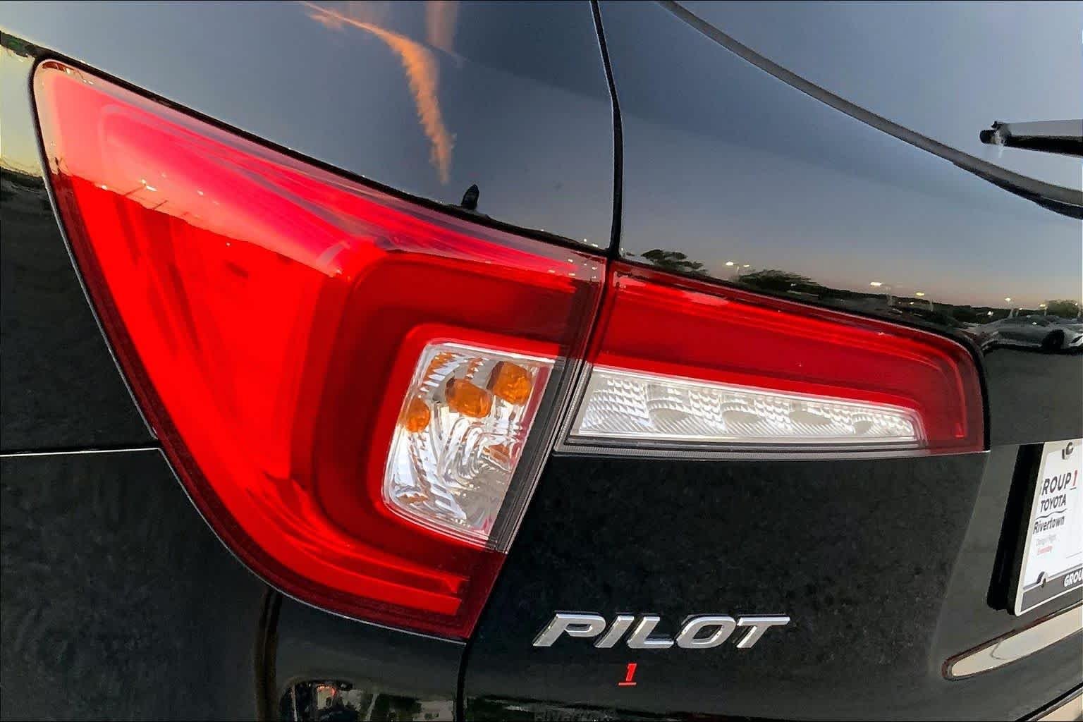 Used 2019 Crystal Black Pearl Honda EX-L image 25