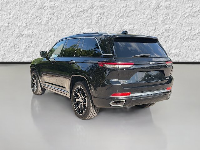 Used 2022 Diamond Black Jeep Summit Reserve image 5