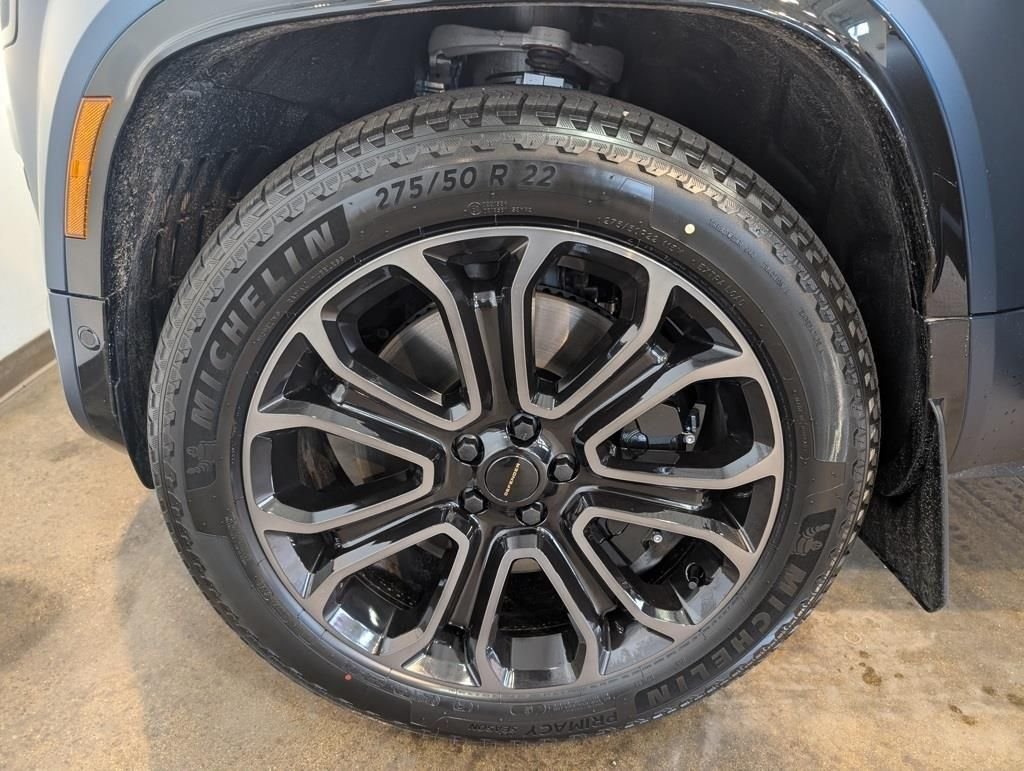New 2026 Sargasso Blue Land Rover OCTA image 7