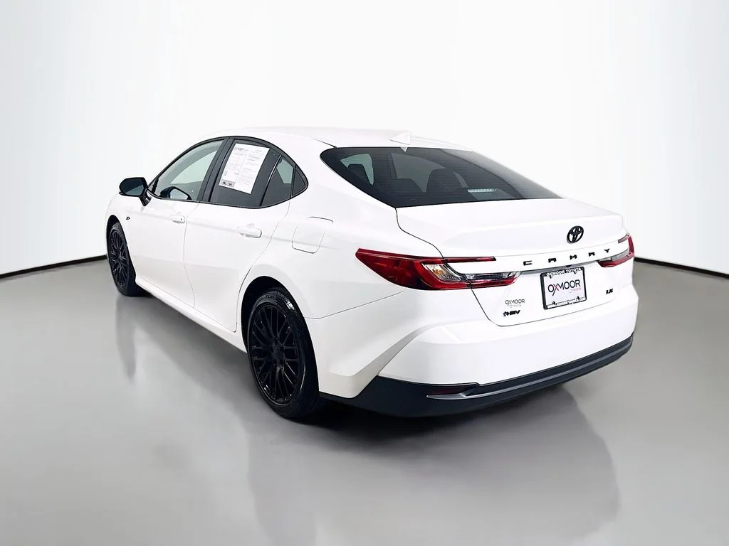 2026 Toyota Camry LE - Photo 5