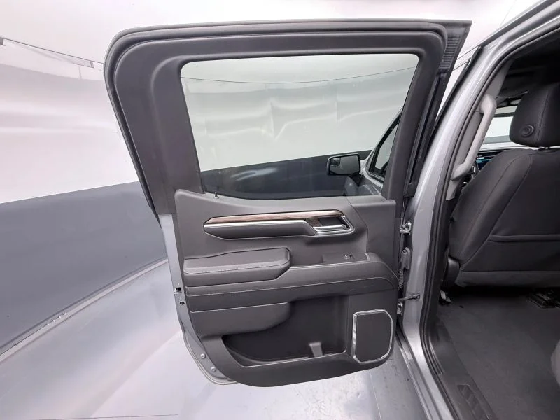 Used 2024  Chevrolet LT Pickup 4D 5 3/4 ft image 27