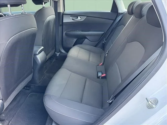 Used 2020 White Kia LXS image 10