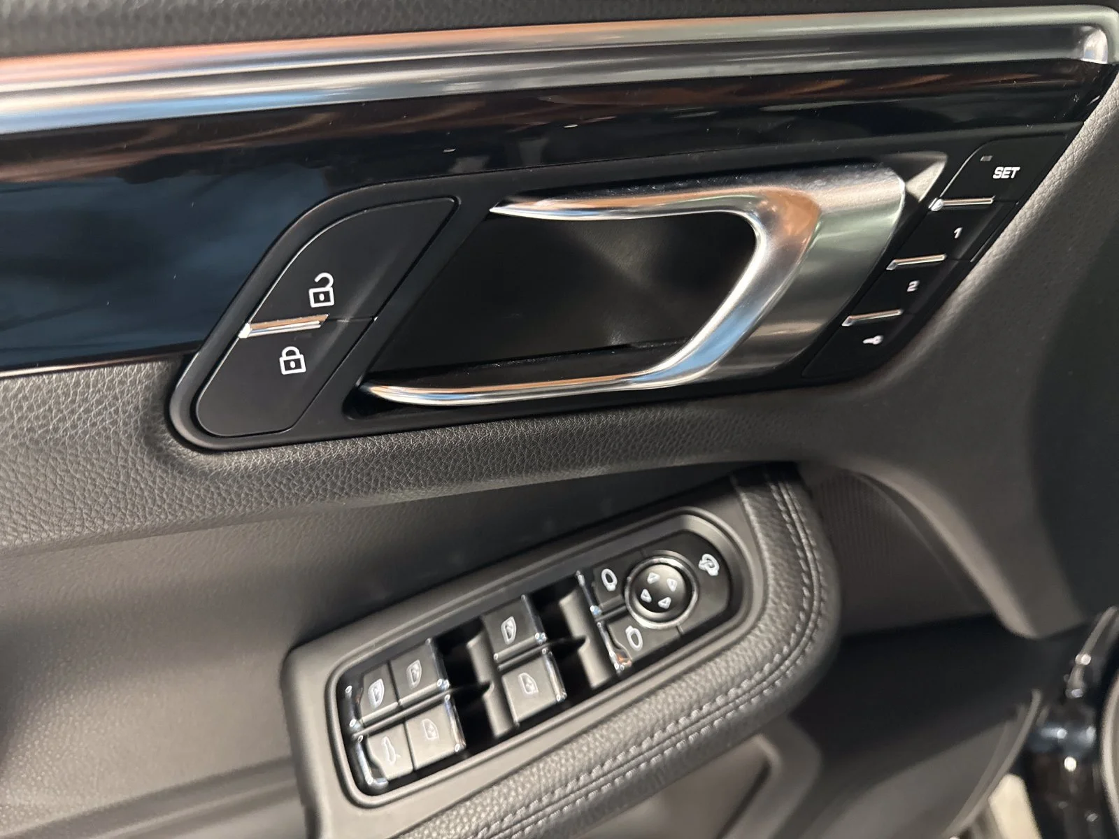 2024 Porsche Macan Base - Photo 12