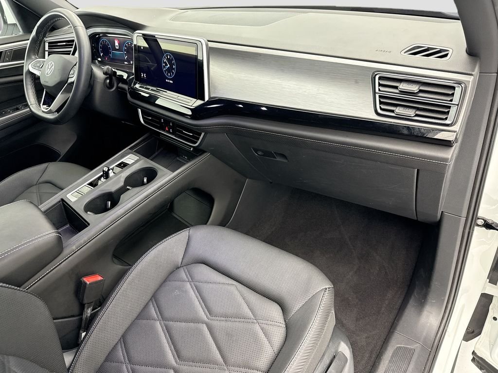 Used 2024 Pure White Volkswagen 2.0T SE image 15