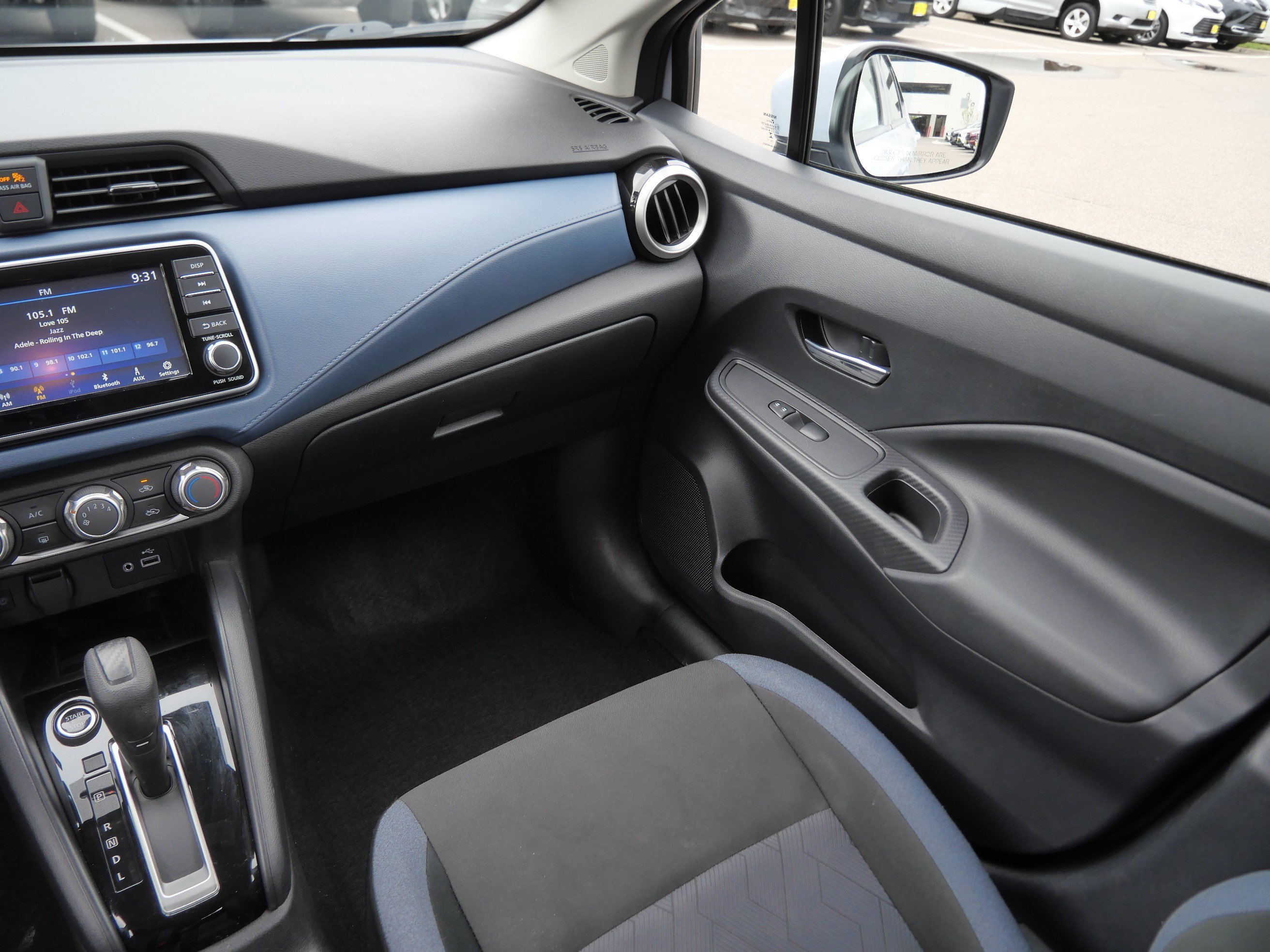 2025 Nissan Versa Sedan SV - Photo 11