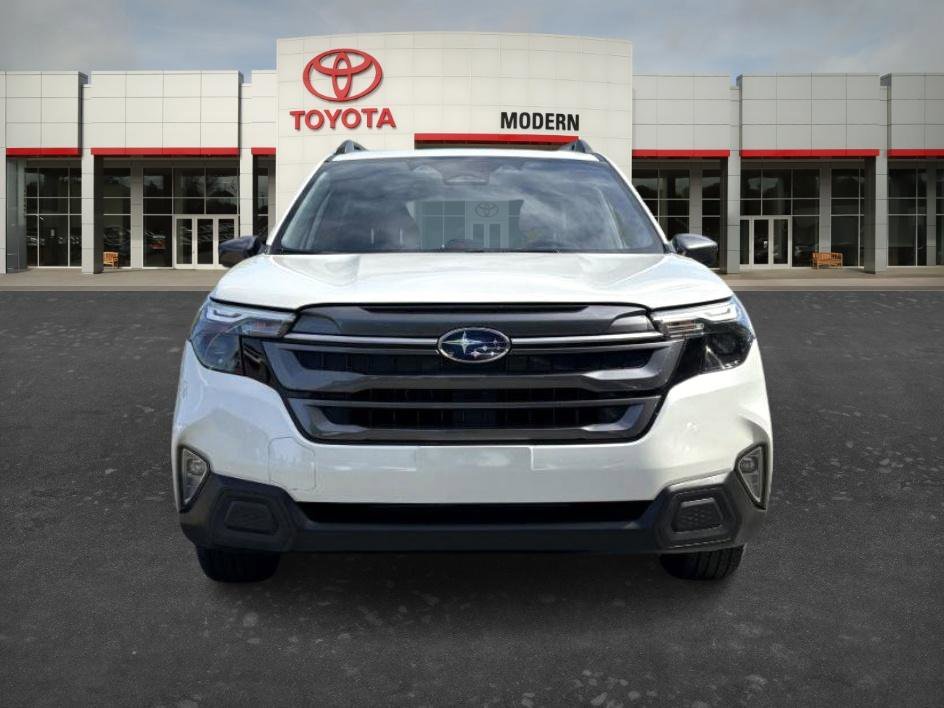 Used 2025 Crystal White Pearl Subaru Premium image 7