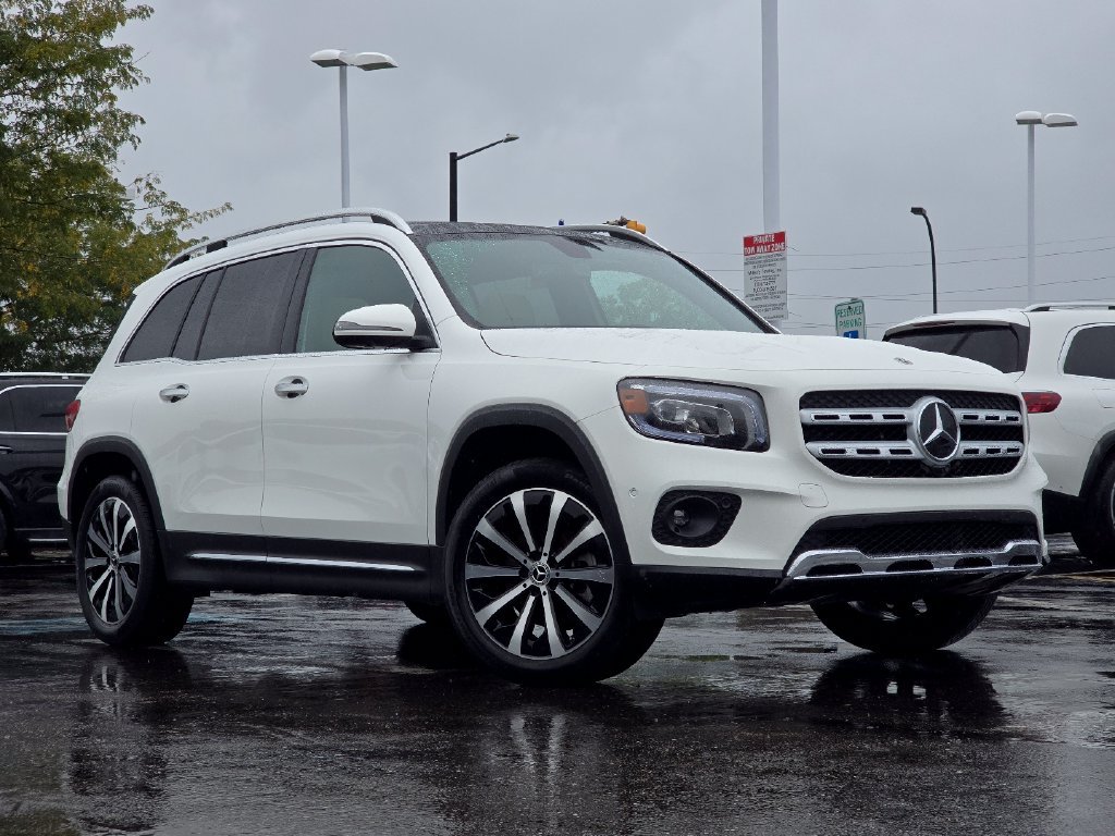 Certified Used 2023  Mercedes-Benz GLB 250 image 2