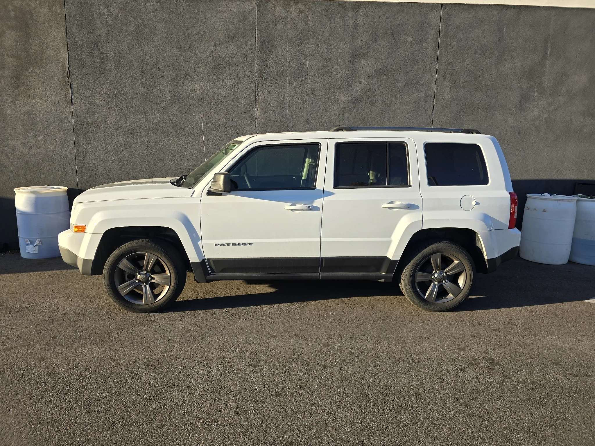 Used 2017 Bright White Clearcoat Jeep Sport SE image 11