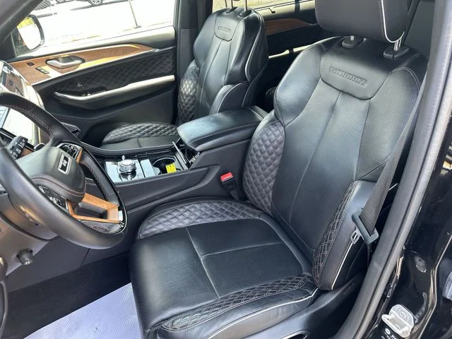 Used 2022 Diamond Black Jeep Summit Reserve image 15