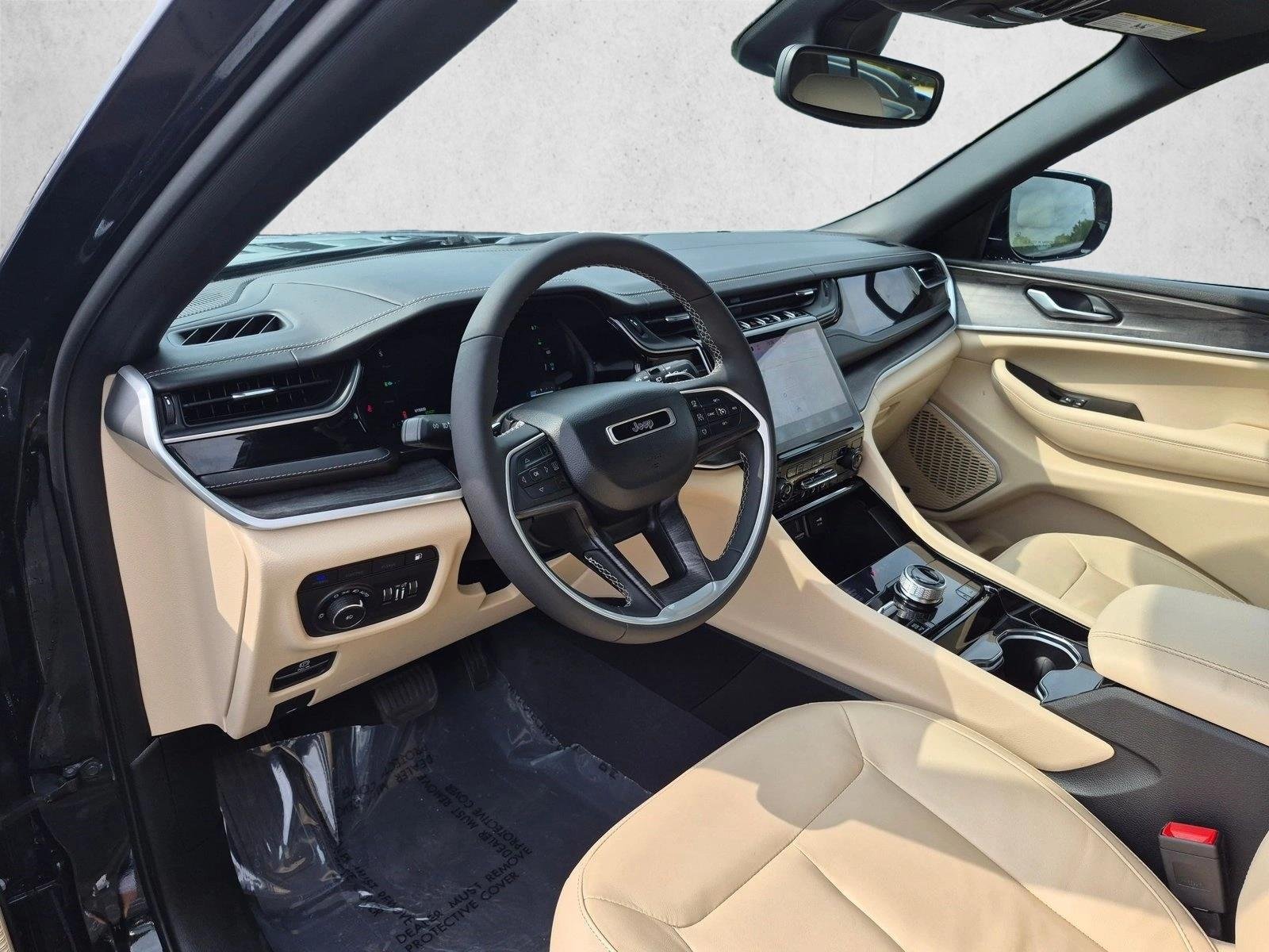 Used 2022 Diamond Black Crystal Pearlcoat Jeep  image 10