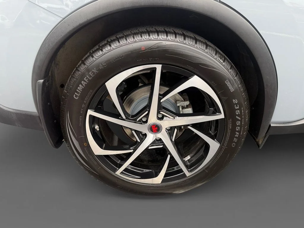 Used 2021 Gray Nissan SL image 10