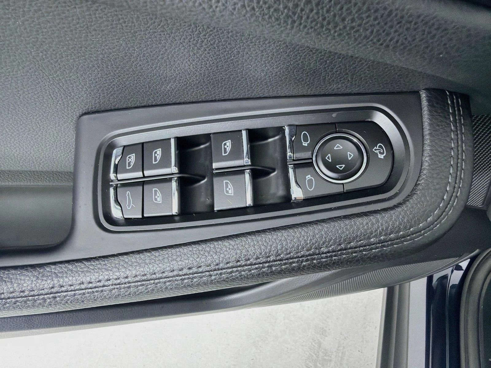 Certified Used 2023 Night Blue Metallic Porsche  image 9