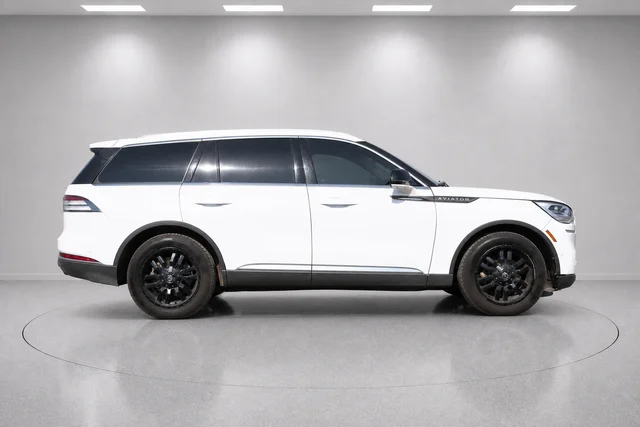Used 2020 White Lincoln Reserve image 2