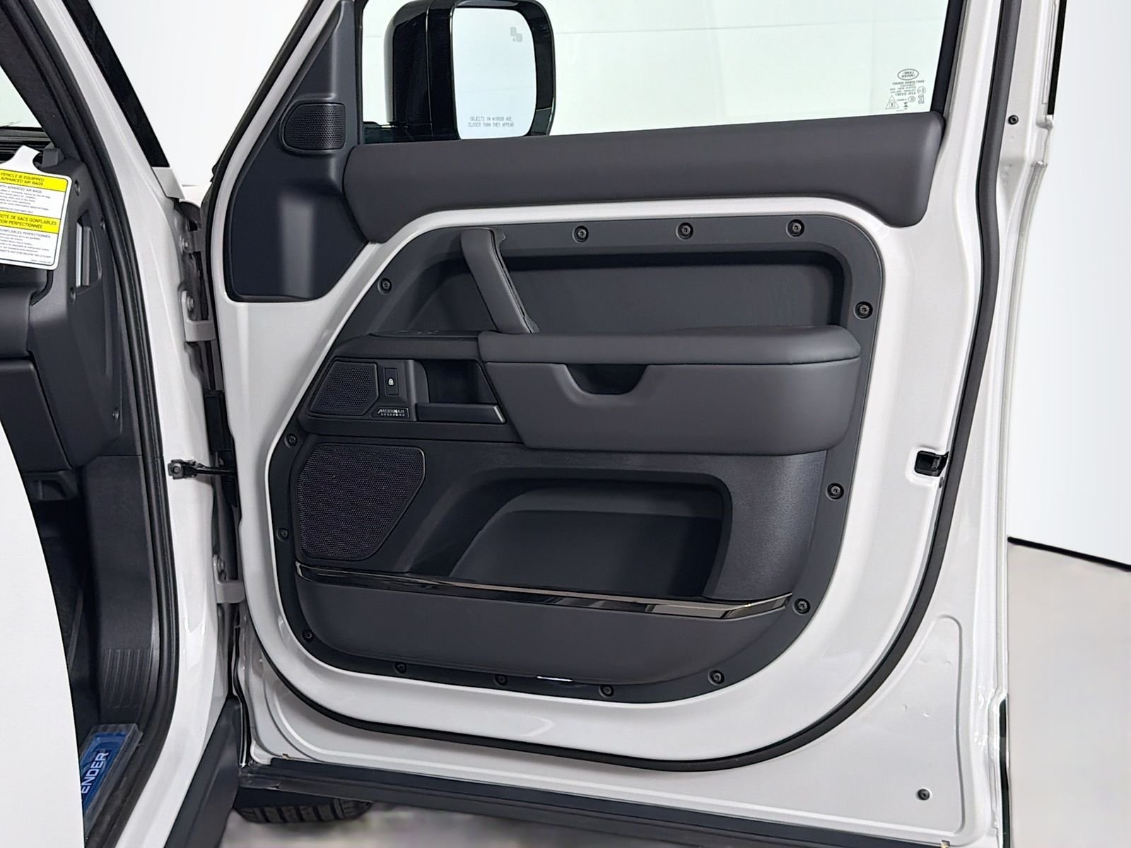 New 2026 Borasco Grey Land Rover OCTA image 31